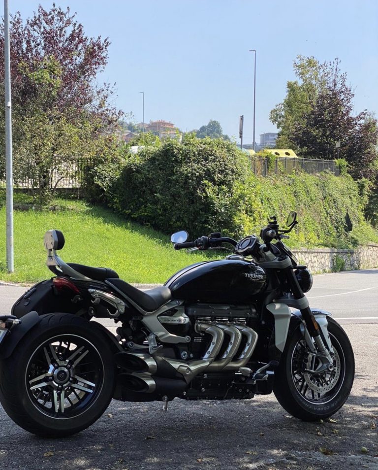 Triumph Rocket 3: la GT 2020 a confronto con la Classica – Triumph
